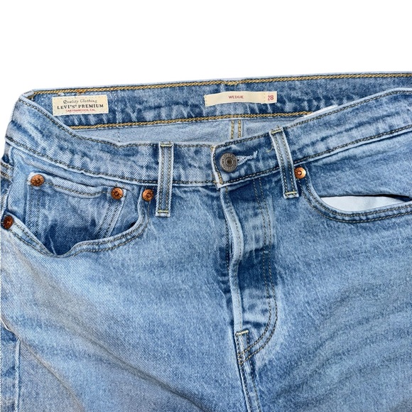 Levi's Premium Wedgie Light Wash High Rise Jeans Size 28 - Picture 5 of 7